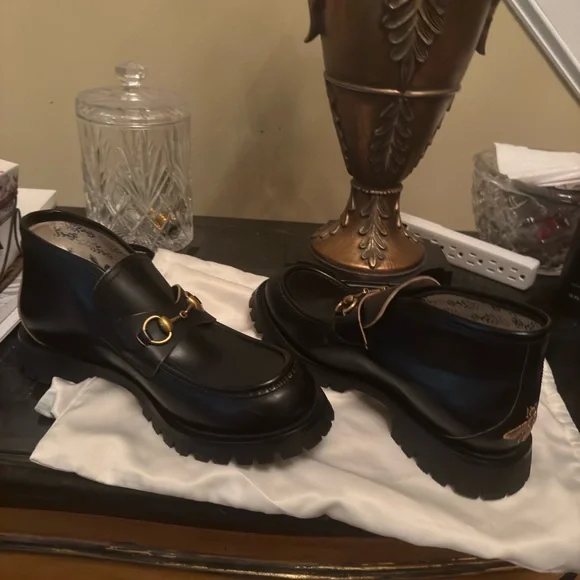🌺SOLD🌺Gucci Black Horsebit Boots with Gold Buckle - Picture 1 of 17